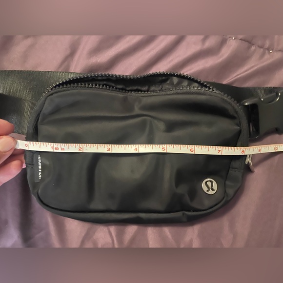 Lightly used Lululemon Everywhere black Nylon Belt bag/Crossbody - Picture 3 of 5